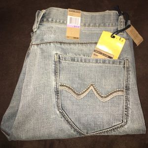Men’s DKNY light wash jeans. Size 38 x 32.